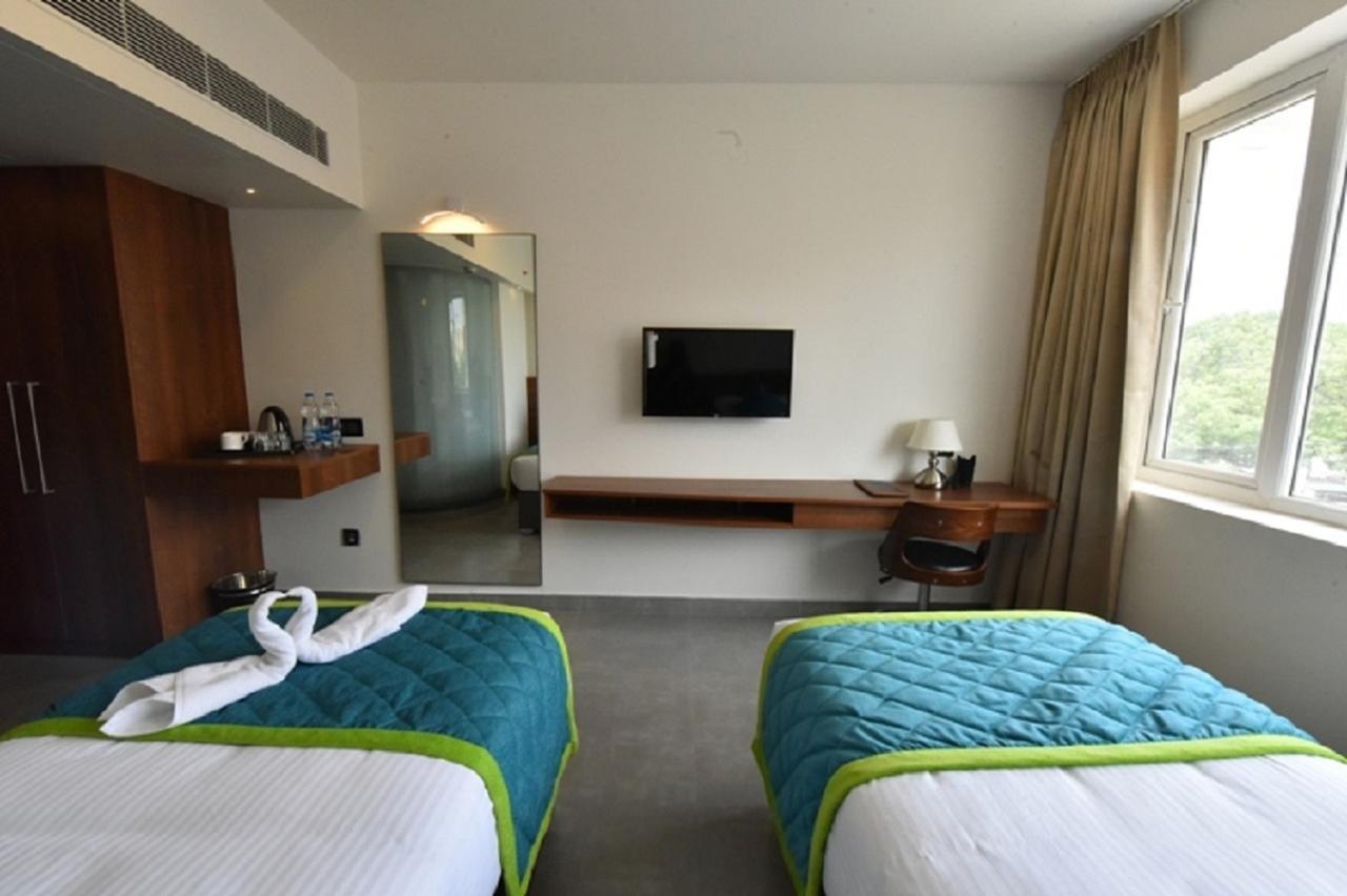 Vivid A Boutique Hotel Tiruchirappalli Экстерьер фото